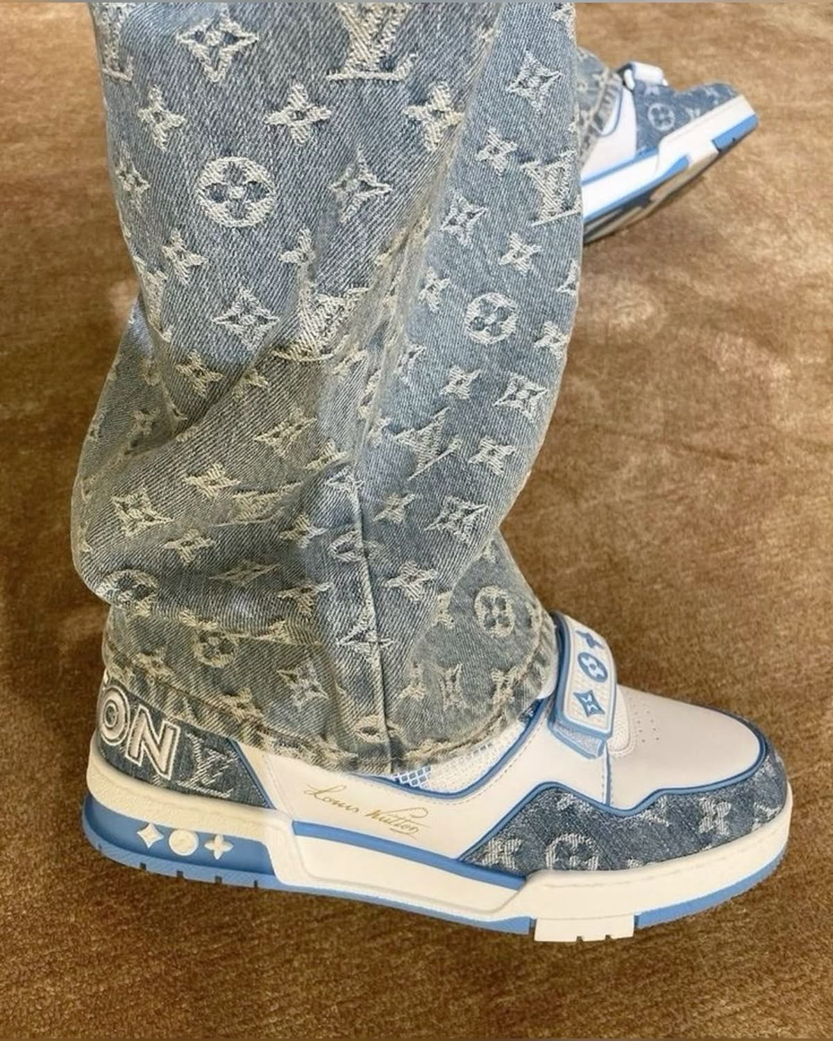 LOUIS VUITTON