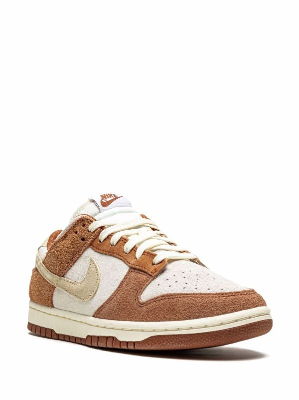 NIKE DUNK LOW PRM "MEDIUM CURRY" SNEAKERS